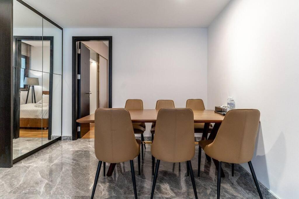3bed Resortstyle In D1/pool/gym/cigar Ho Chi Minh City